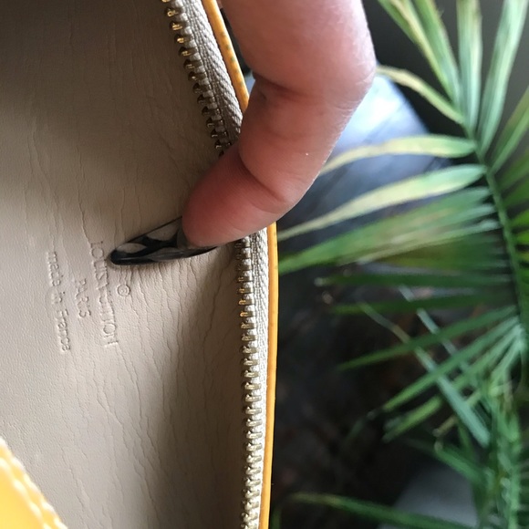 Louis Vuitton Bergdorf Bag - Picture 6 of 6